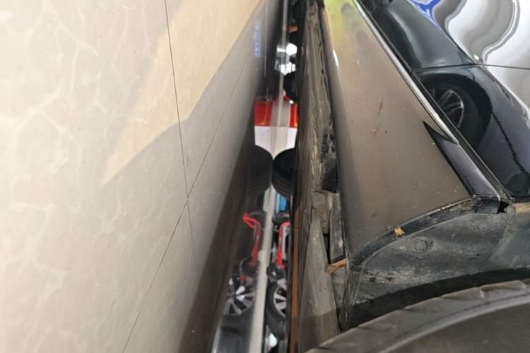 Used Mercedes-Benz E-Class 2022 E 300 L Stylish Model Right Side Sill
