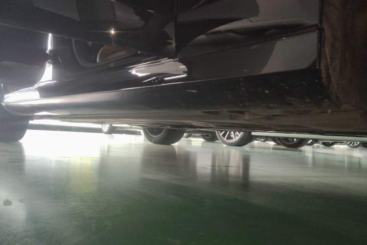 Used Mercedes-Benz E-Class 2022 E 300 Stylish Sports Edition Right Side Sill