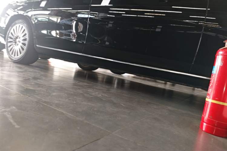 Used Mercedes-Benz E-Class 2022 E 300 L Luxury Model Right Side Sill