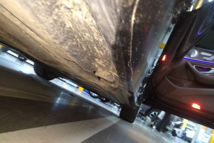 Used Mercedes-Benz E-Class 2022 Updated E 300 L Luxury Edition Right Side Sill