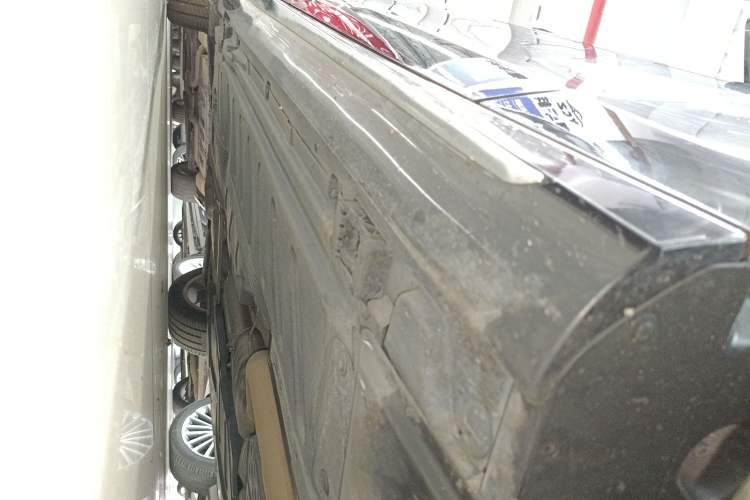 Used Mercedes-Benz E-Class 2022 Second Facelift E 300 L Sport Luxury Edition Right Side Sill