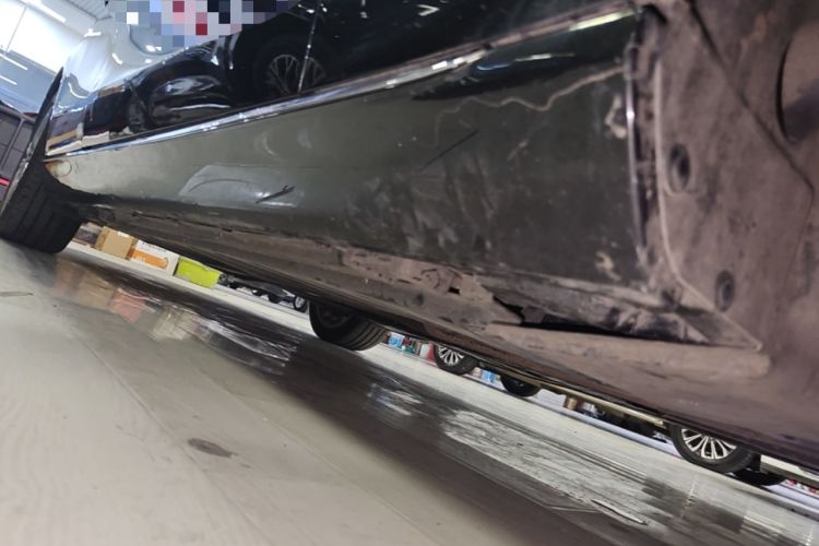 Used Mercedes-Benz E-Class 2022 Second Facelift E 300 L Luxury Edition Right Side Sill