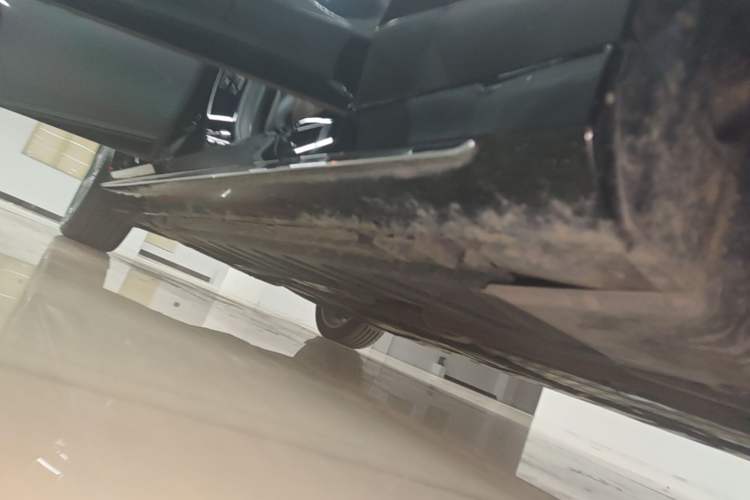 Used Mercedes-Benz E-Class 2022 Second Facelift E 300 L Sport Luxury Edition Right Side Sill
