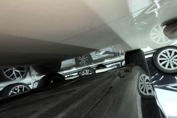 Used Mercedes-Benz E-Class 2022 Updated E 300 L Luxury Edition Right Side Sill