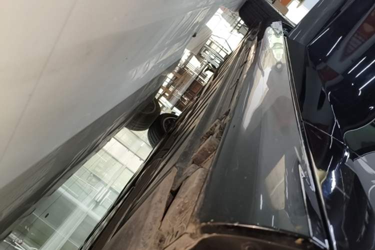 Used Mercedes-Benz E-Class 2022 E 300 L Luxury Model Right Side Sill