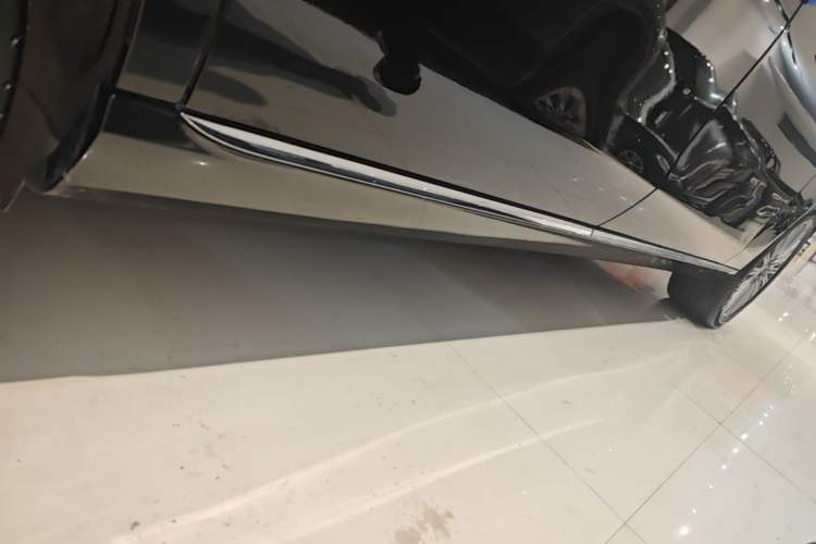 Used Mercedes-Benz E-Class 2022 Revised Version E 300 L Luxury Edition Right Side Sill