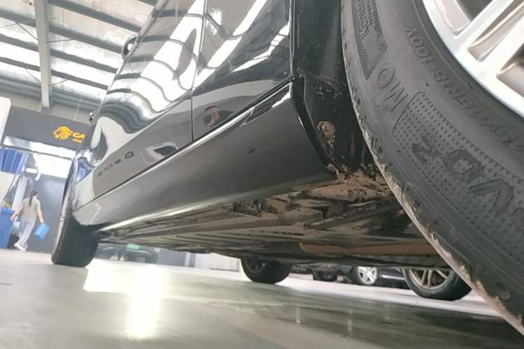 Used Mercedes-Benz E-Class 2022 E 300 L Luxury Model Right Side Sill