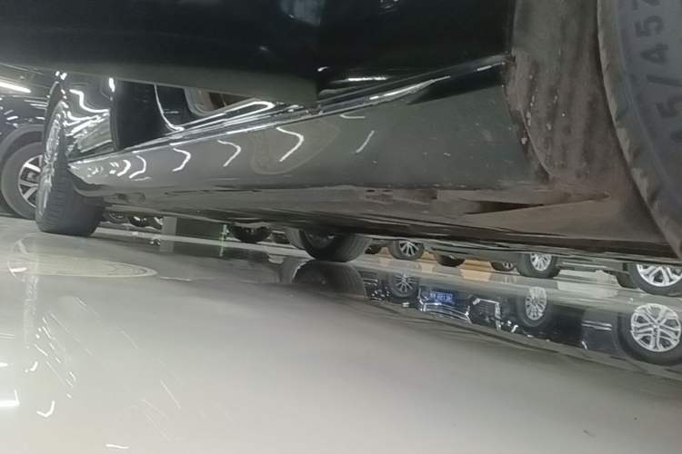 Used Mercedes-Benz E-Class 2022 E 300 L Luxury Model Right Side Sill