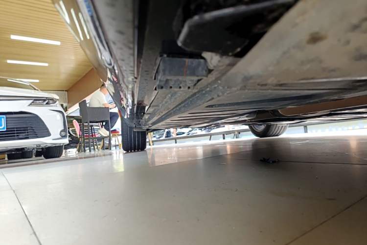 Used Mercedes-Benz E-Class 2022 E 300 L Stylish Model Right Side Sill