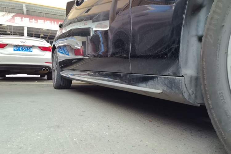 Used Mercedes-Benz E-Class 2022 Revised Version E 300 L Sporty and Stylish Edition Right Side Sill