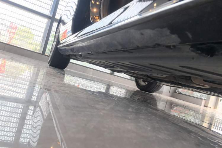 Used Mercedes-Benz E-Class 2022 Revised E 300 L Sporty and Stylish Edition Right Side Sill