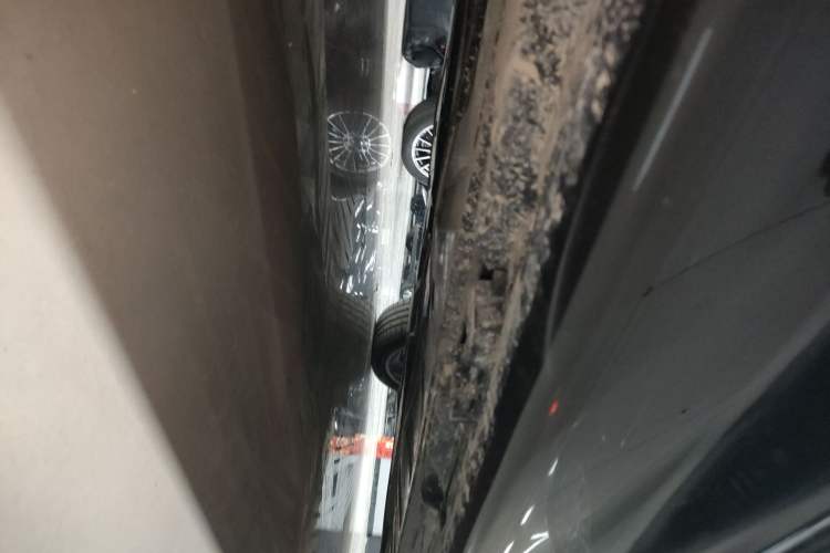 Used Mercedes-Benz E-Class 2022 Updated E 300 L Luxury Edition Right Side Sill