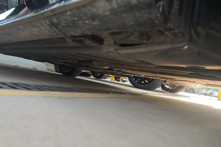 Used Mercedes-Benz E-Class 2022 Second Facelift E 300 L Sport Luxury Edition Right Side Sill