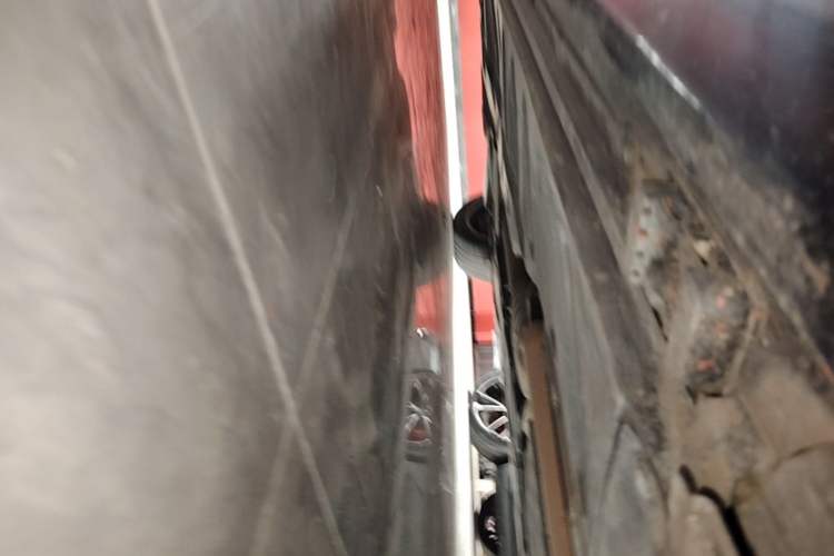 Used Mercedes-Benz E-Class 2022 Second Facelift E 300 L Fashion Edition Right Side Sill