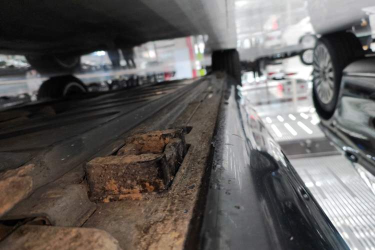 Used Mercedes-Benz E-Class 2022 Second Facelift E 300 L Fashion Edition Right Side Sill