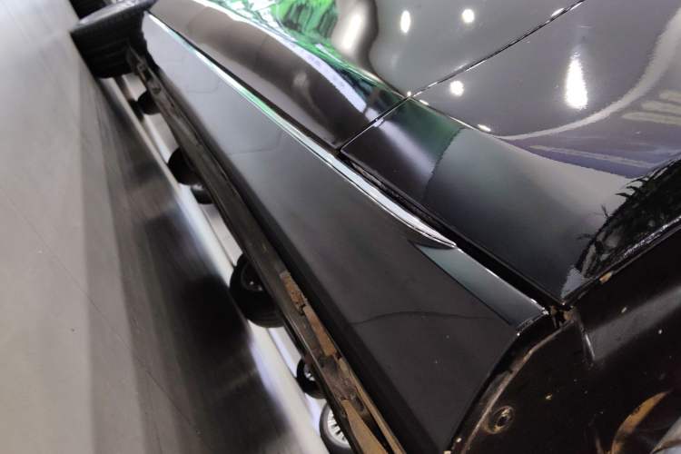 Used Mercedes-Benz E-Class 2022 Second Facelift E 300 L Luxury Edition Right Side Sill