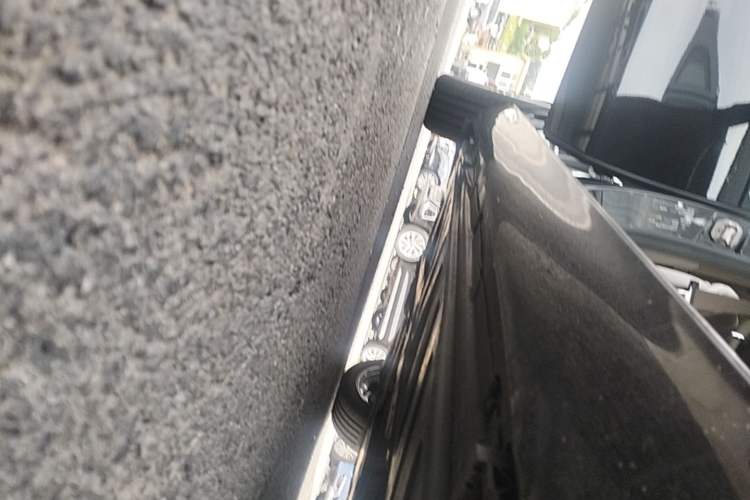 Used Mercedes-Benz E-Class 2022 Updated E 260 L Right Side Sill