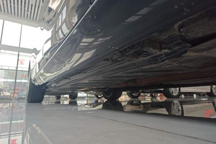 Used Mercedes-Benz E-Class 2022 Second Facelift E 300 L Fashion Edition Right Side Sill