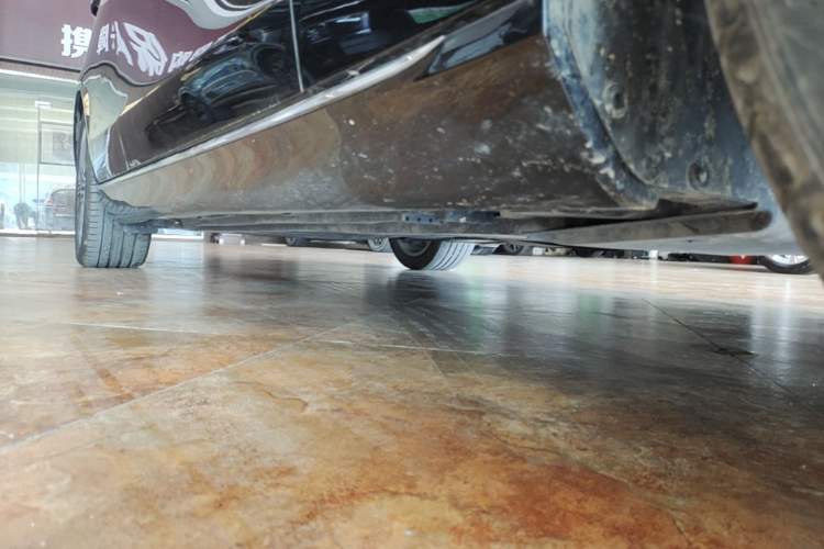 Used Mercedes-Benz E-Class 2022 Second Facelift E 300 L Luxury Edition Right Side Sill