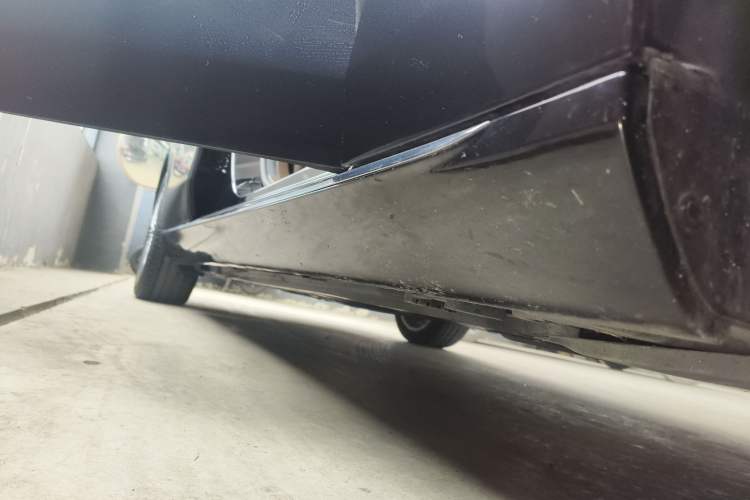Used Mercedes-Benz E-Class 2022 E 300 L Luxury Model Right Side Sill