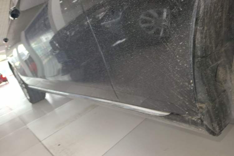 Used Mercedes-Benz E-Class 2022 Second Facelift E 300 L Fashion Edition Right Side Sill