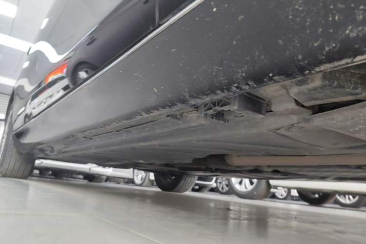 Used Mercedes-Benz E-Class 2022 Updated E 260 L Right Side Sill