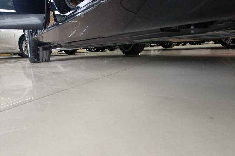 Used Mercedes-Benz E-Class 2022 Second Facelift E 300 L Fashion Edition Right Side Sill