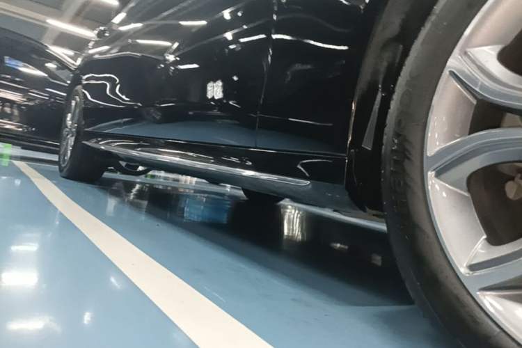 Used Mercedes-Benz E-Class 2022 E 300 L Sporty and Stylish Model Right Side Sill