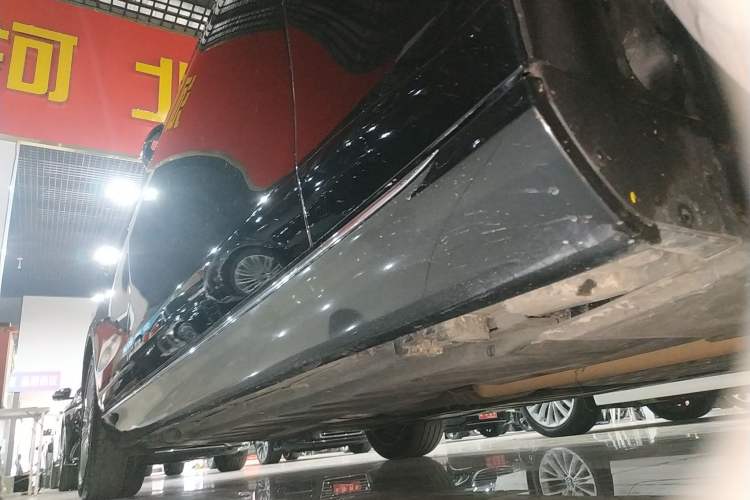 Used Mercedes-Benz E-Class 2022 Updated E 300 L Luxury Edition Right Side Sill