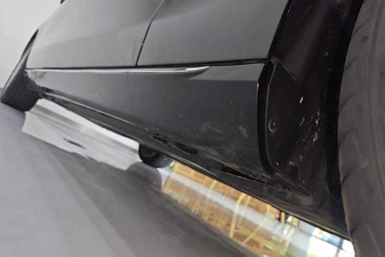 Used Mercedes-Benz E-Class 2022 Revised Version E 300 L Fashion Edition Right Side Sill