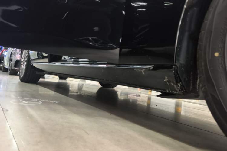 Used Mercedes-Benz E-Class 2022 Revised Version E 300 L Luxury Edition Right Side Sill