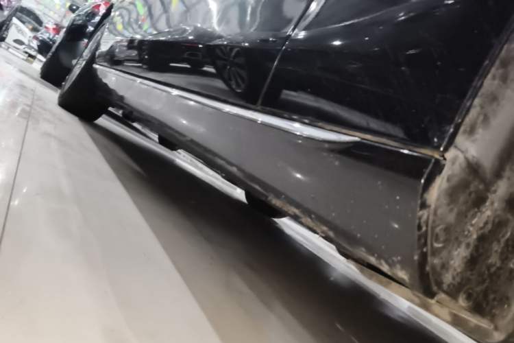 Used Mercedes-Benz E-Class 2022 Revised Version E 300 L Luxury Edition Right Side Sill