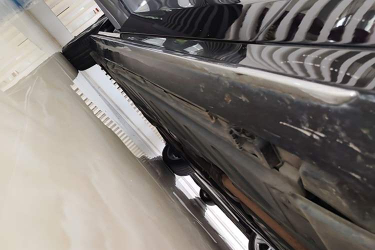 Used Mercedes-Benz E-Class 2022 Revised E 300 L Sport Luxury Edition Right Side Sill