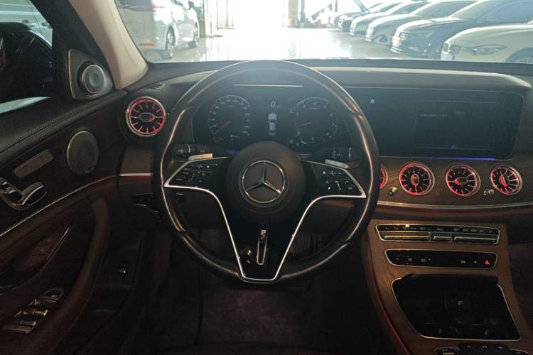 Used Mercedes-Benz E-Class 2022 Second Facelift E 300 L Fashion Edition Steering Wheel