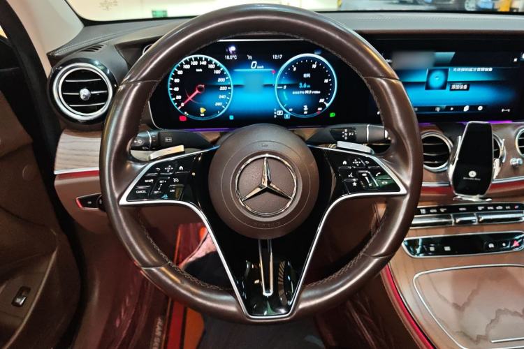 Used Mercedes-Benz E-Class 2022 Updated E 300 L Luxury Edition Steering Wheel