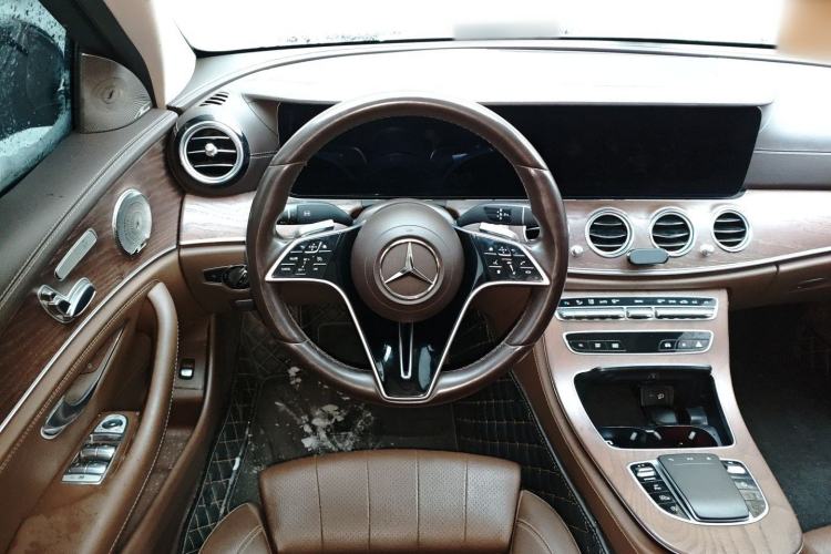 Used Mercedes-Benz E-Class 2022 Updated E 260 L Steering Wheel