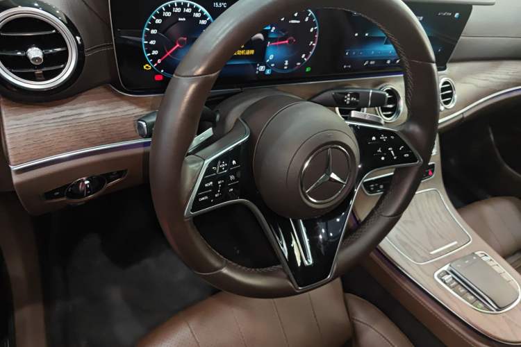 Used Mercedes-Benz E-Class 2022 Updated E 300 L Luxury Edition Steering Wheel