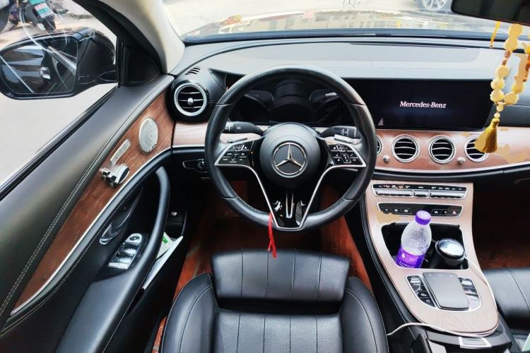 Used Mercedes-Benz E-Class 2022 Updated E 300 L Luxury Edition Steering Wheel
