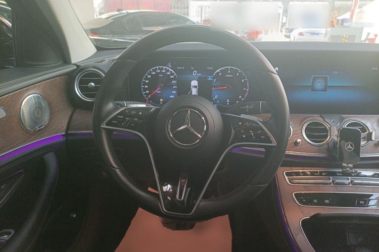 Used Mercedes-Benz E-Class 2022 Updated E 300 L Luxury Edition Steering Wheel