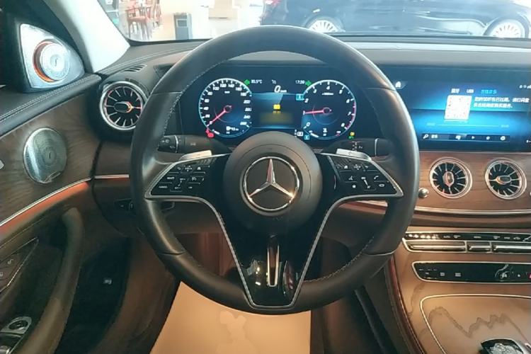 Used Mercedes-Benz E-Class 2022 Second Facelift E 300 L Luxury Edition Steering Wheel