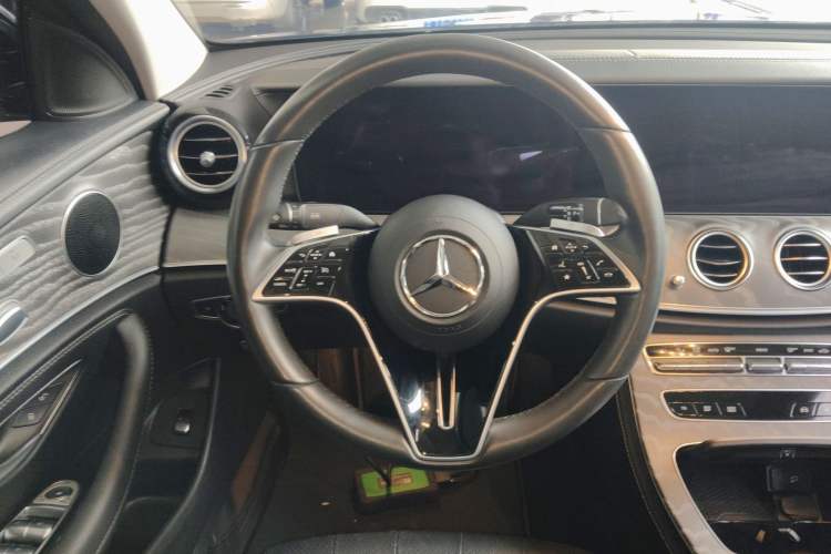 Used Mercedes-Benz E-Class 2022 Second Facelift E 300 L Fashion Edition Steering Wheel