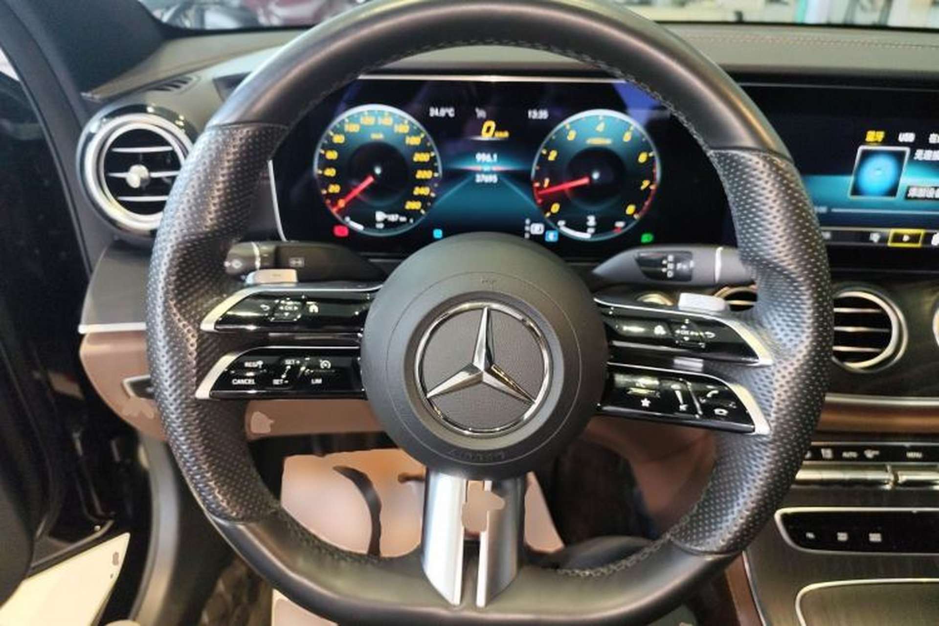 Used Mercedes-Benz E-Class 2022 Second Facelift E 300 L Sport Luxury Edition Steering Wheel