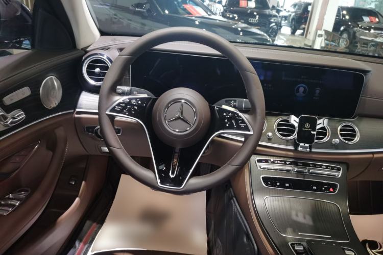 Used Mercedes-Benz E-Class 2022 Revised Version E 300 L Luxury Edition Steering Wheel