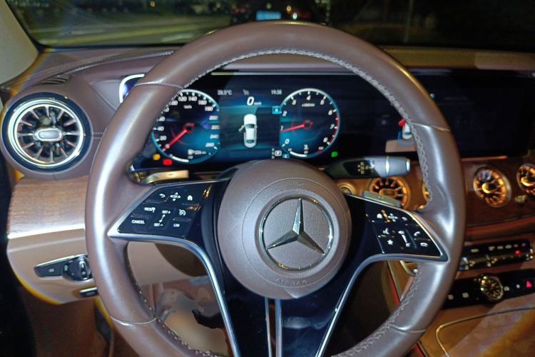 Used Mercedes-Benz E-Class 2022 Updated E 300 L Luxury Edition Steering Wheel