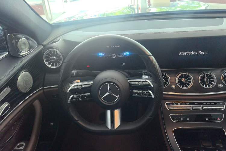 Used Mercedes-Benz E-Class 2022 Second Facelift E 300 L Sporty and Stylish Edition Steering Wheel