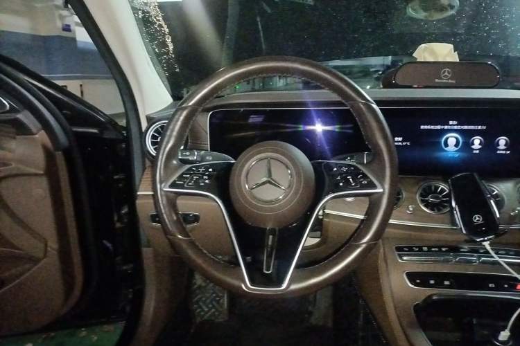 Used Mercedes-Benz E-Class 2022 Updated E 300 L Luxury Edition Steering Wheel