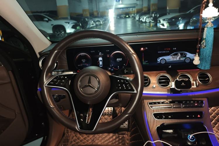 Used Mercedes-Benz E-Class 2022 Updated E 260 L Steering Wheel