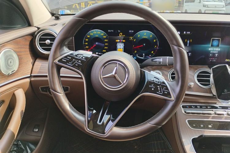 Used Mercedes-Benz E-Class 2022 Revised Version E 300 L Luxury Edition Steering Wheel