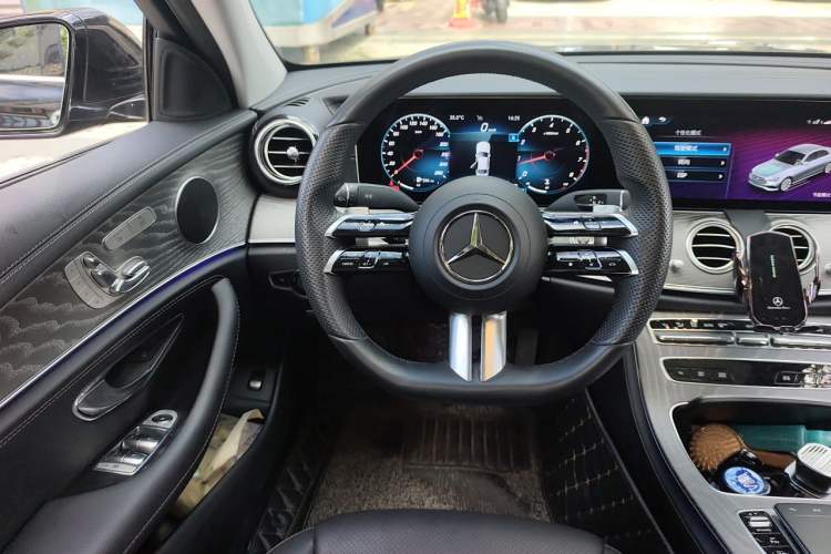 Used Mercedes-Benz E-Class 2022 Revised Version E 300 L Sporty and Stylish Edition Steering Wheel