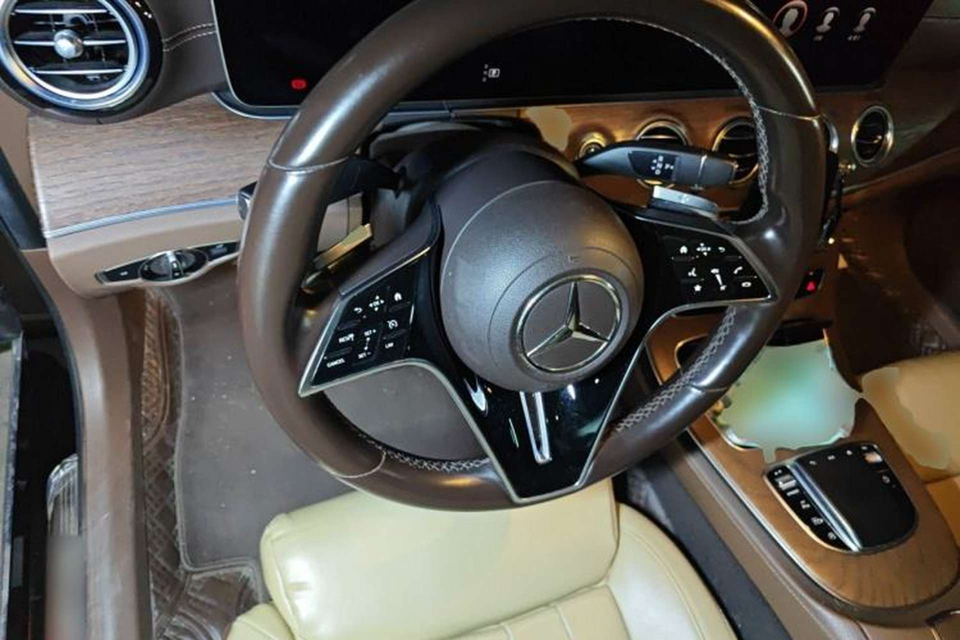 Used Mercedes-Benz E-Class 2022 Second Facelift E 300 L Fashion Edition Steering Wheel